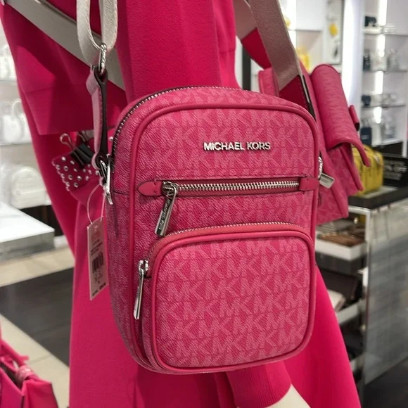 Michael Kors Jet Set Medium Signature Logo Crossbody Bag
COLOR DRAGONFRUT - Picture 16 of 16